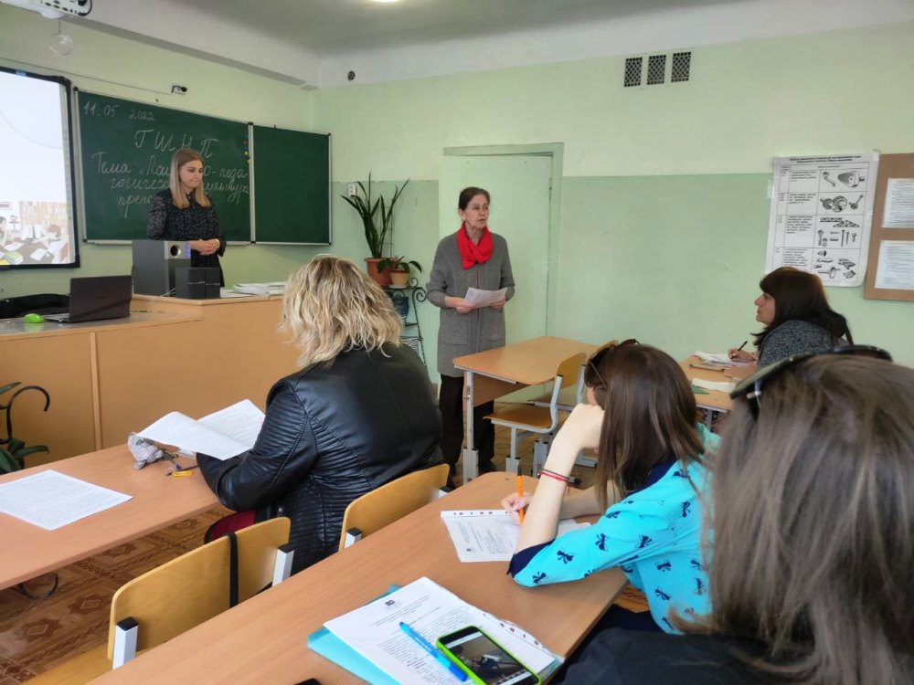 Преподаватель колледжа кактус. Преподаватели техникума. Учителя в техникуме. Педагогический колледж. Занятия муниципальная школа.