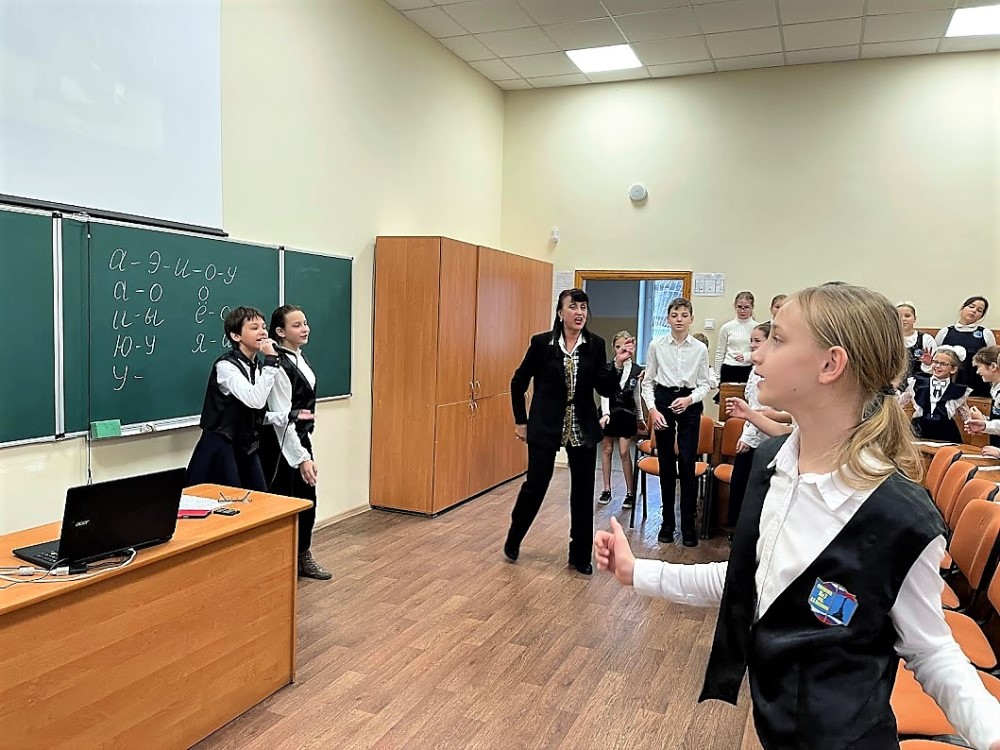 Педагоги дополнительного образования обсудили современные образовательные технологии в развитии вокально-хоровых навыков при работе с солистами хора