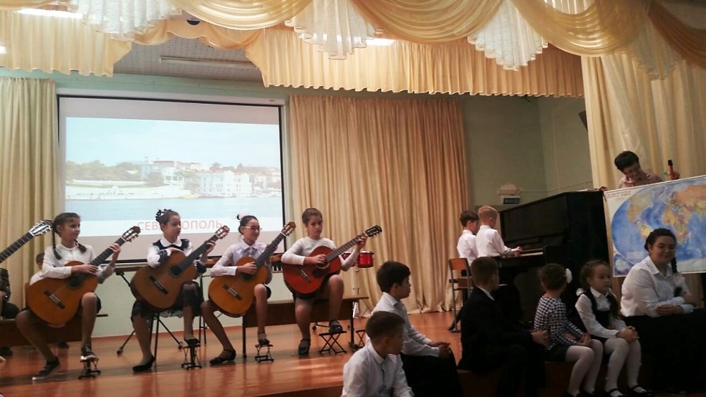Педагоги дополнительного образования СОШ № 57 вместе с учащимися совершили музыкальное путешествие 