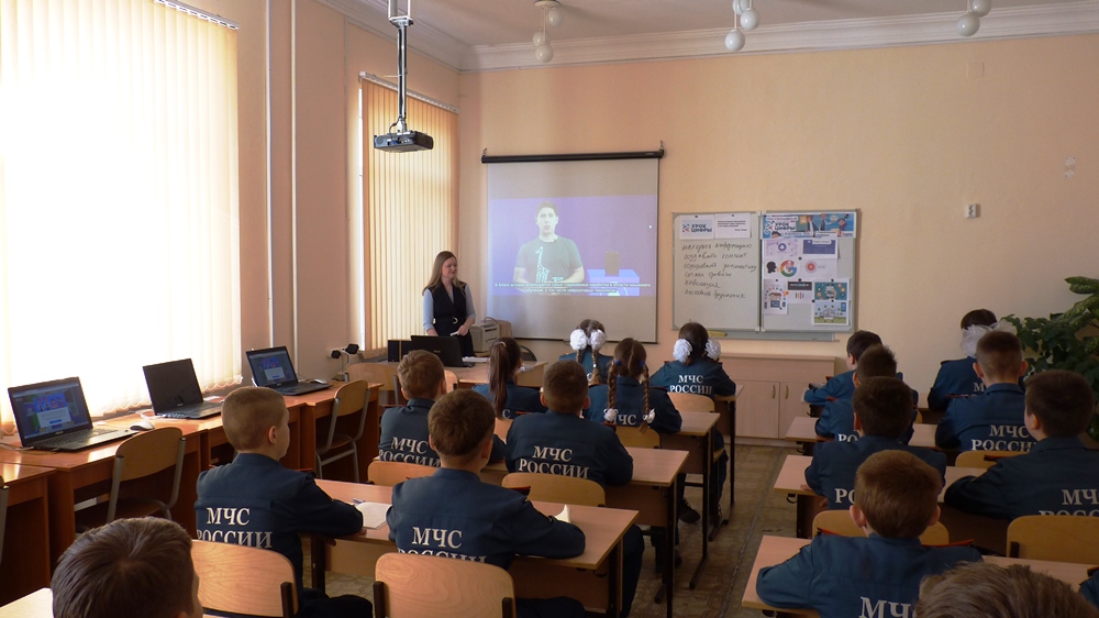 Севастопольские школьники принимают участие  во Всероссийской акции «Урок цифры»