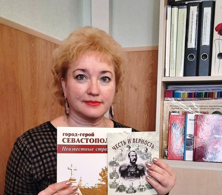 В школьные библиотеки пришли новые книги по истории  города Севастополя