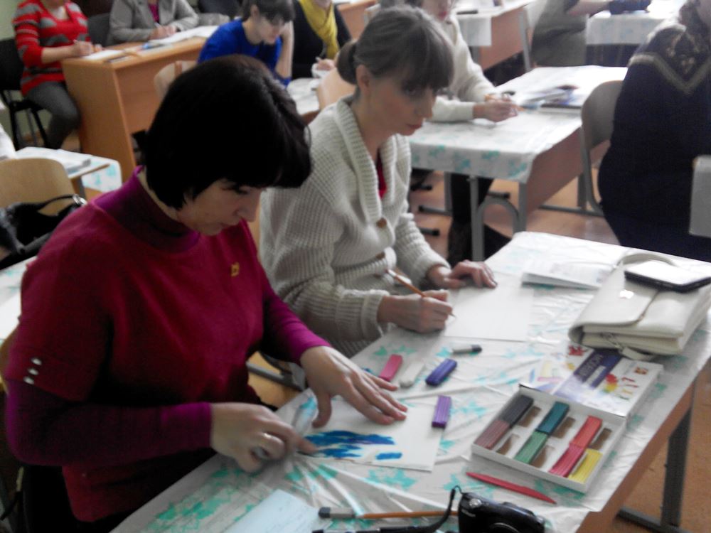 Аттестующийся педагог провел мастер-класс «Живопись в пластилине»
