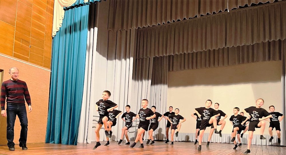 Педагоги дополнительного образования по хореографии познакомились с технологическими приемами постановки народного танца 