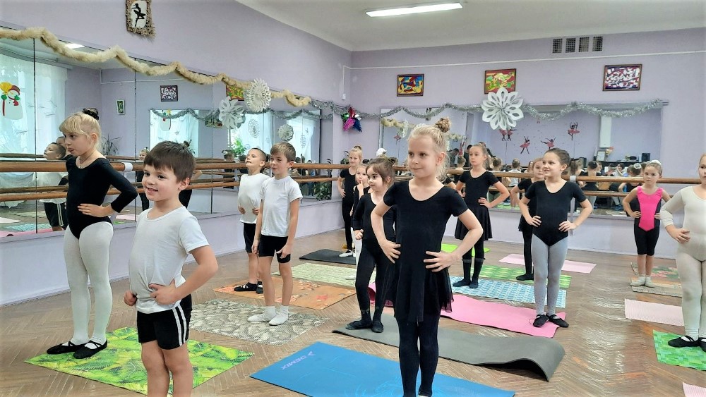 Педагог дополнительного образования показал на мастер-классе использование инновационных технологий на занятиях в хореографическом коллективе