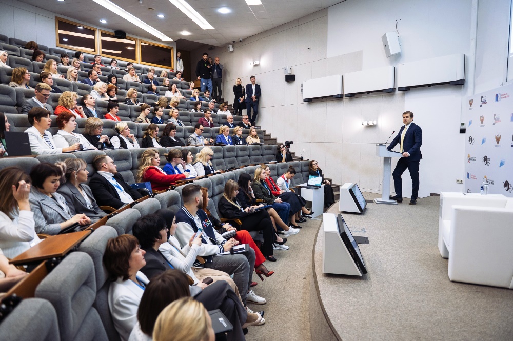 Трое участников представляют Севастополь в финале конкурса «Флагманы образования» для управленцев в сфере образования и педагогов