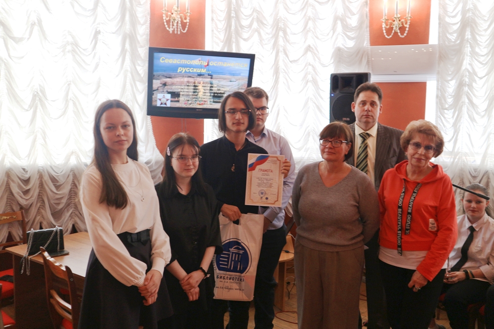Студенты и преподаватели ГАОУ ПО ИРО приняли участие в общегородском мероприятии «Севастополь – колыбель Русской весны»